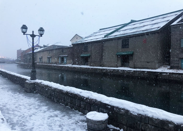 Snow falling at the Otaru canal.